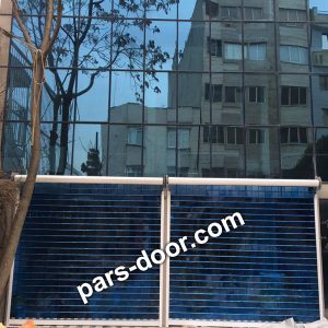 کرکره شفاف آبی رنگ مغازه